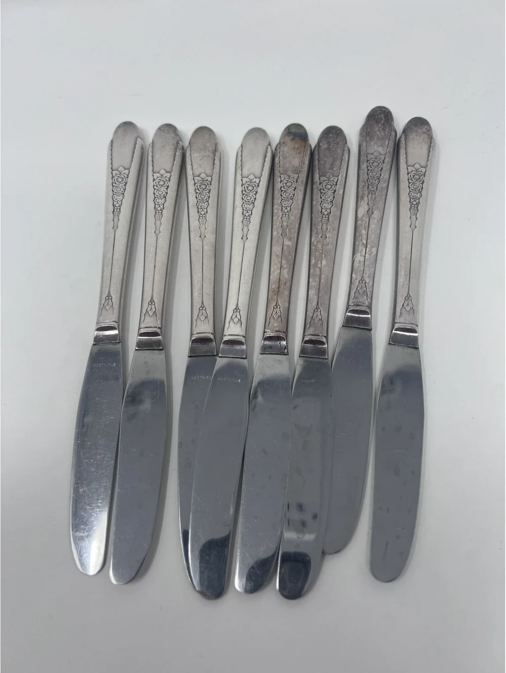 Vintage Wm. Rogers & Son silverplated Flatware Set in Wooden Case - READ